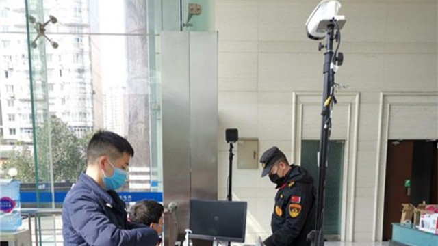 <i style='color:red'>人体红外测温仪</i>解决大流量人员测温难题