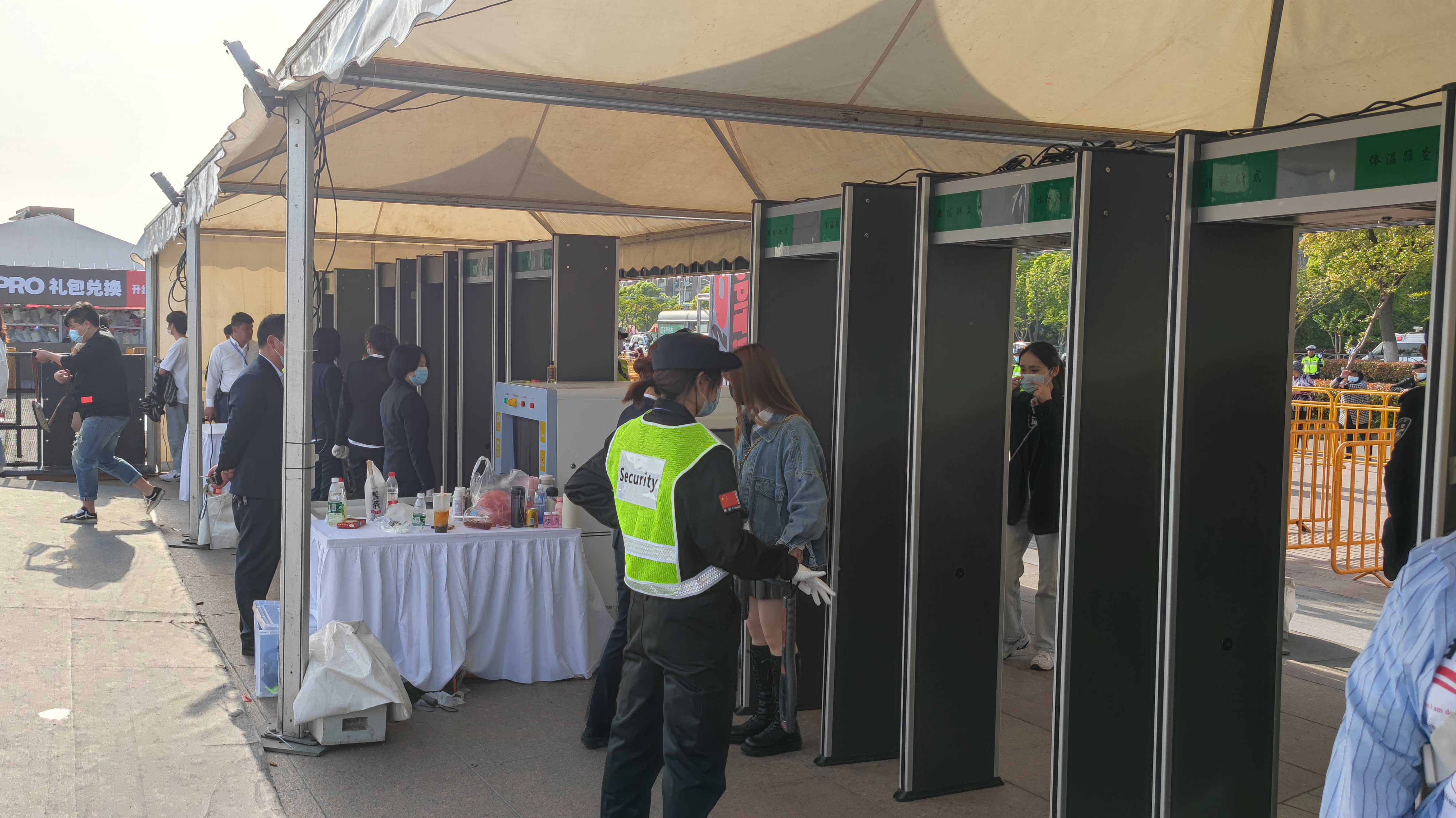 安检门多宽能过人？探天下支招厂区安检选型实用避坑指南