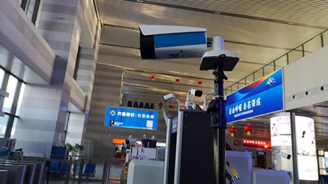 通行即测温,威海站应用<i style='color:red'>红外线自动测温仪</i>助力疫情防控