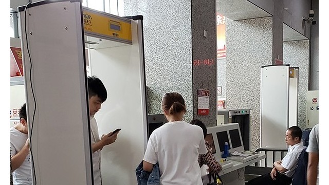 带喷雾被查,女子竟大闹车站!车站金属安检门业内人士解释安检重要性