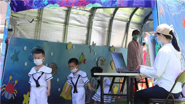 学生进校缩短50分钟，<i style='color:red'>通道式热成像测温仪</i>测温筛查真牛