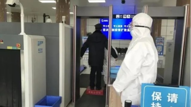 疫情防控不放松,测温安检门保障旅客出行安全
