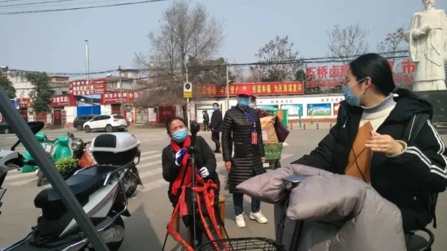 社区大型<i style='color:red'>红外线热成像测温仪</i>上岗,为疫情防控工作提供有力保障