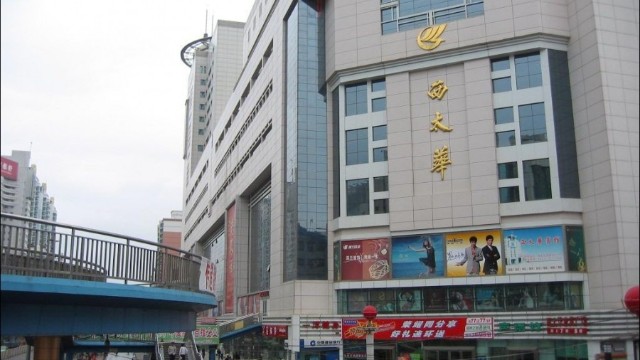 引进<i style='color:red'>热成像门式测温仪</i>，探天下助力兰州西太华商厦加强疫情防控