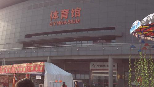 下雨天也不愁，<i style='color:red'>防水型安检门</i>助力泰兴体育场馆雨天安检稳步进行